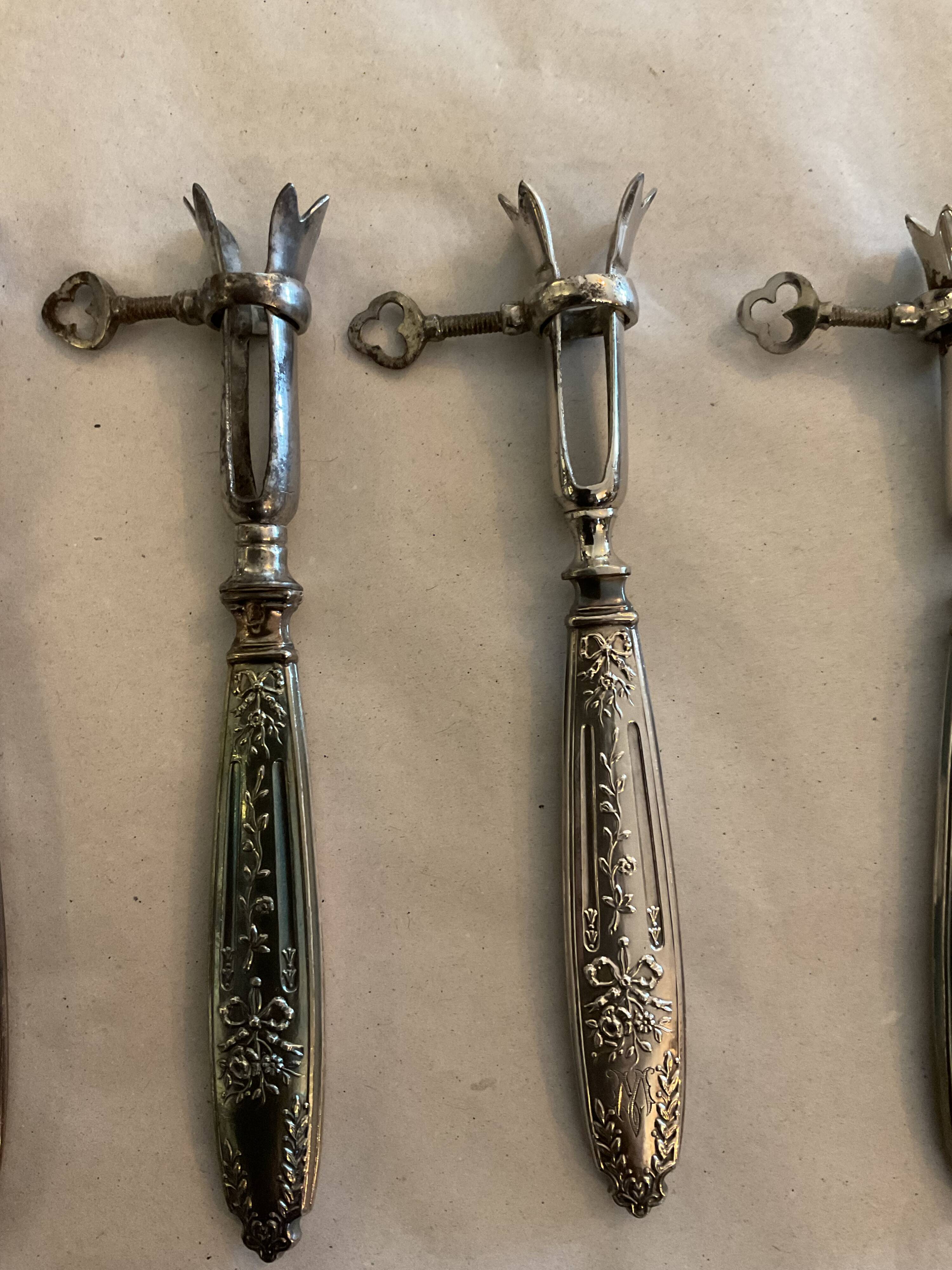 12 rib sleeves. Solid silver-filled handles. France