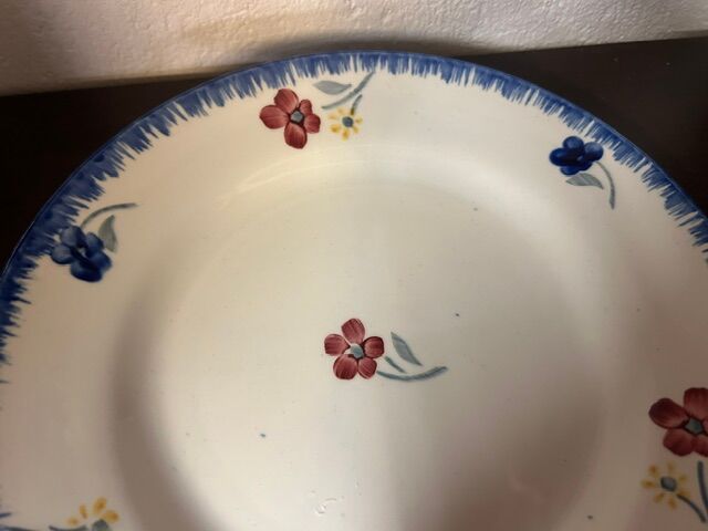 Mary lou plate decorated with small flowers in digoin earthenware