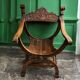 Fauteuil dit Dagobert en bois sculpté vers 1900