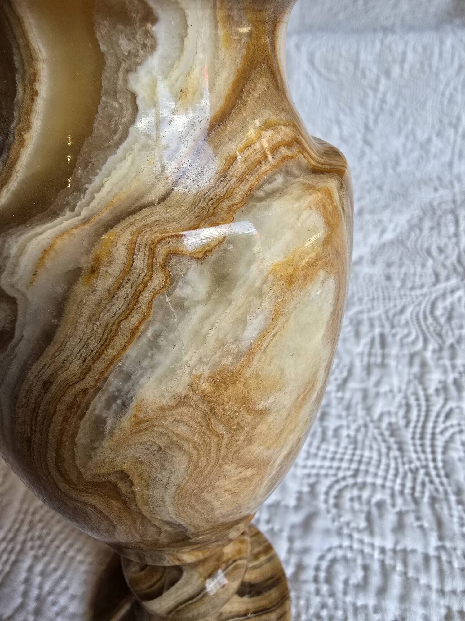 Vintage covered urn vase in veined onyx marble, 1960s-1980s.