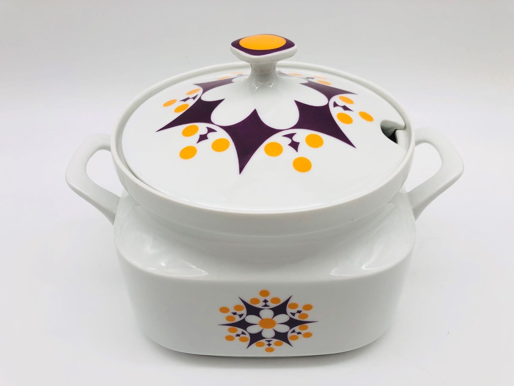 Bohemian porcelain tureen, 1970s, TK Thun -Czechoslovakia