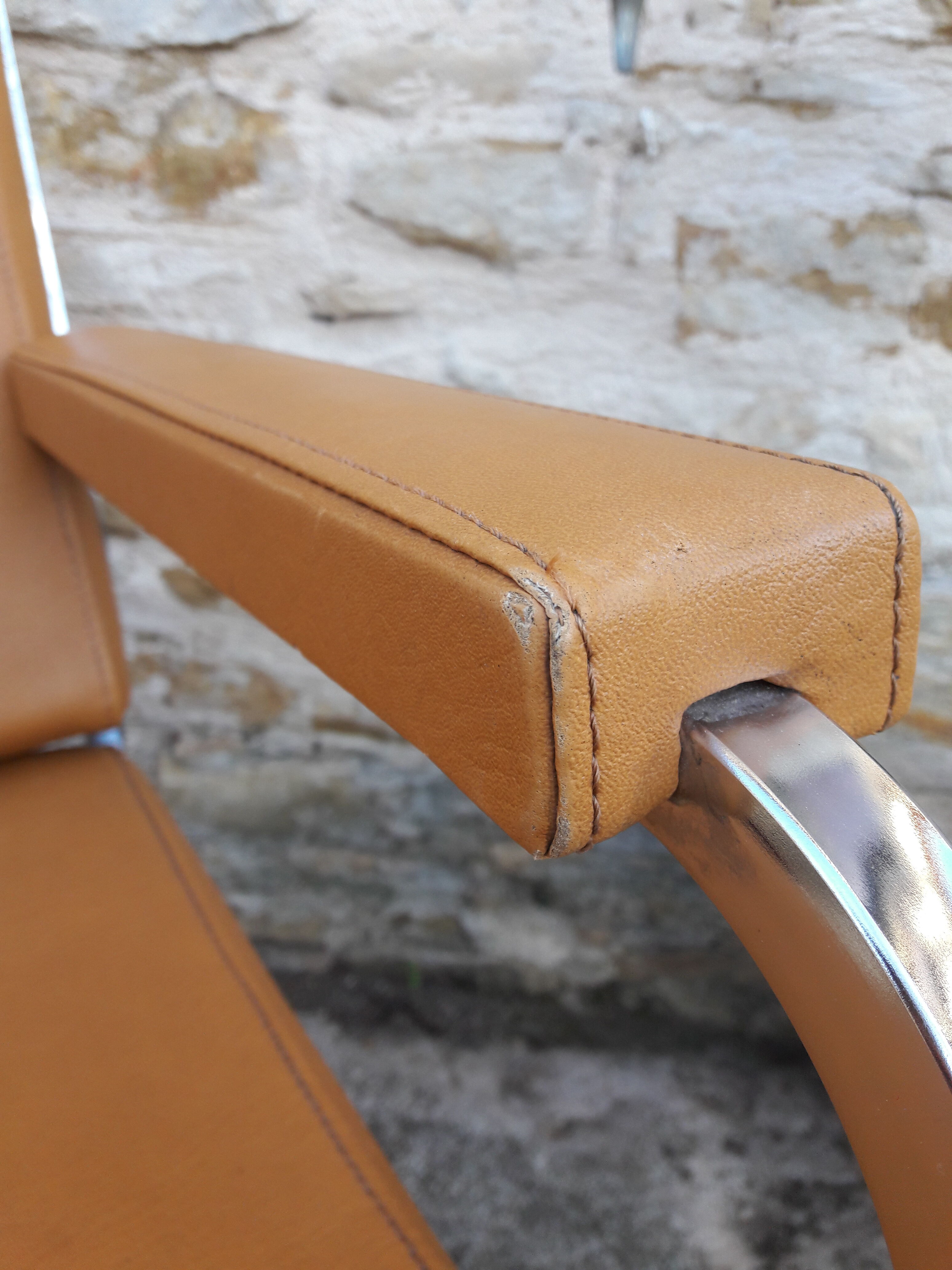 Fauteuil acier chromé et skaï