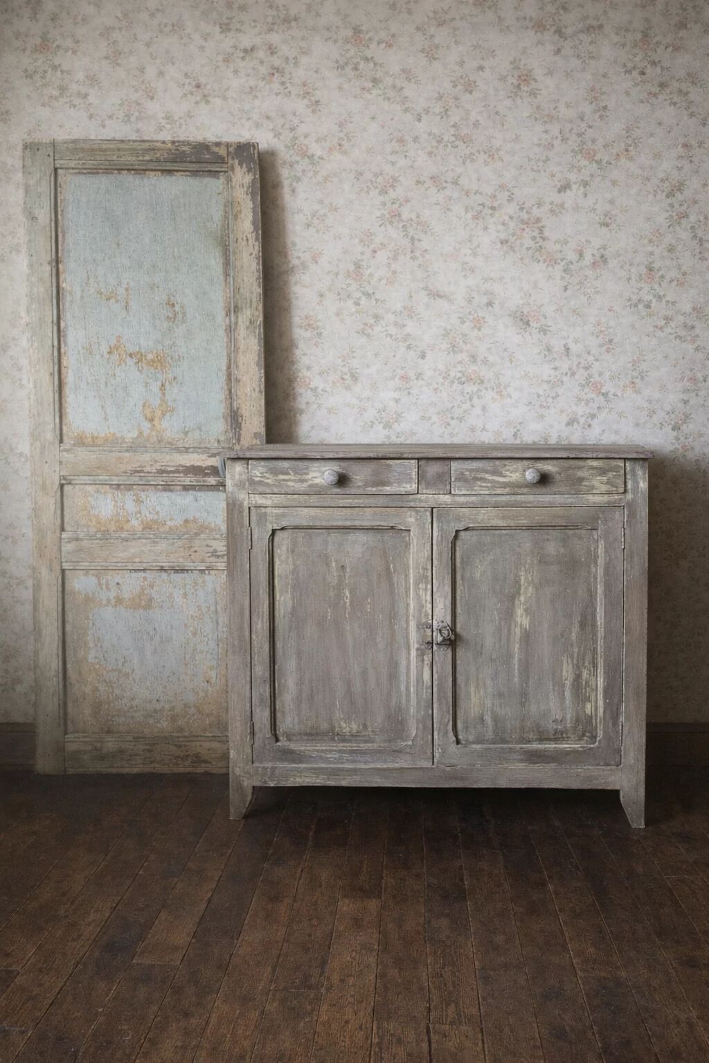 Parisian buffet in beech from the early 20th century with an antique finish.