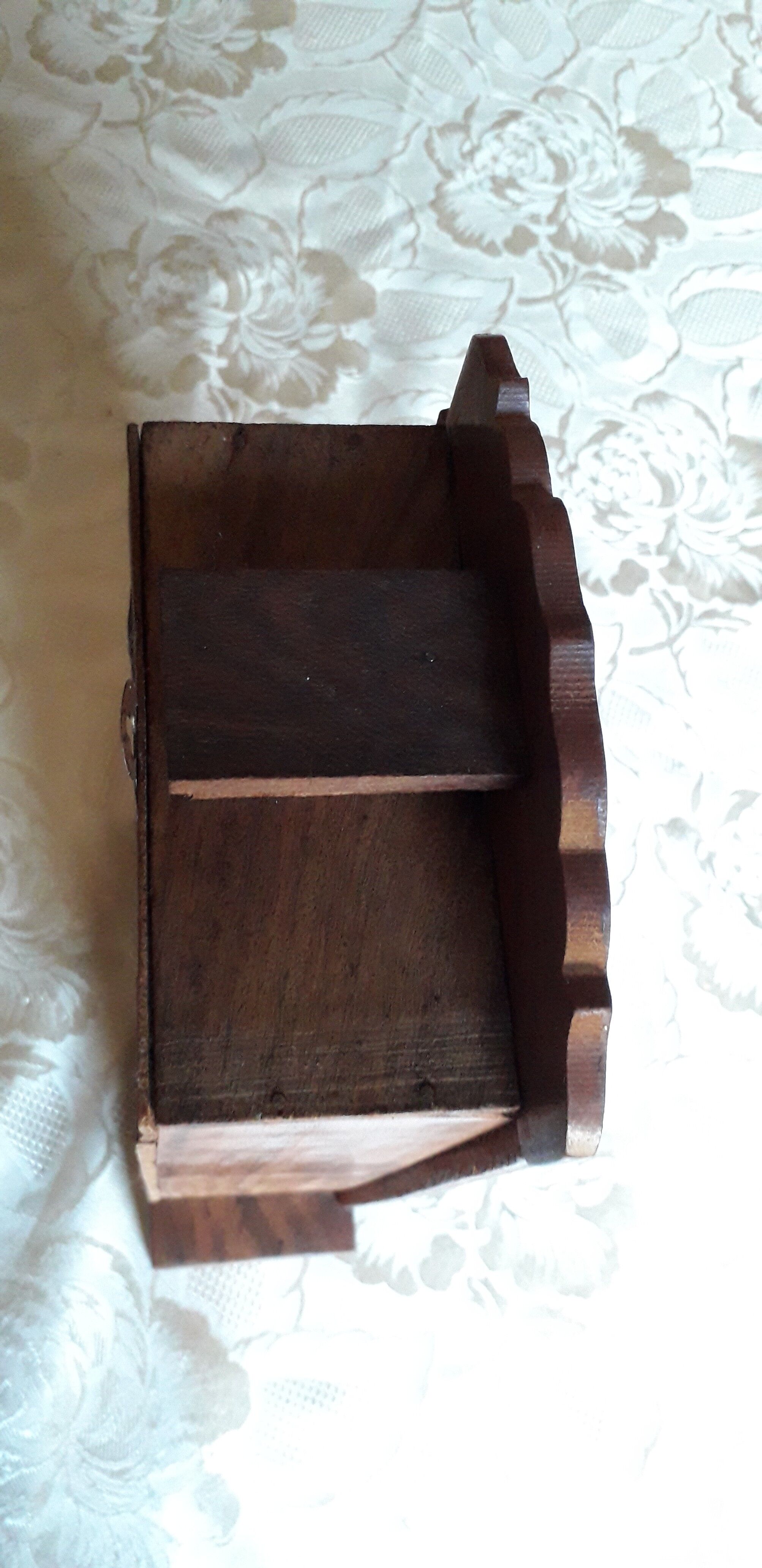 Small wooden shelf decorated brass to store audio cassettes "K7"