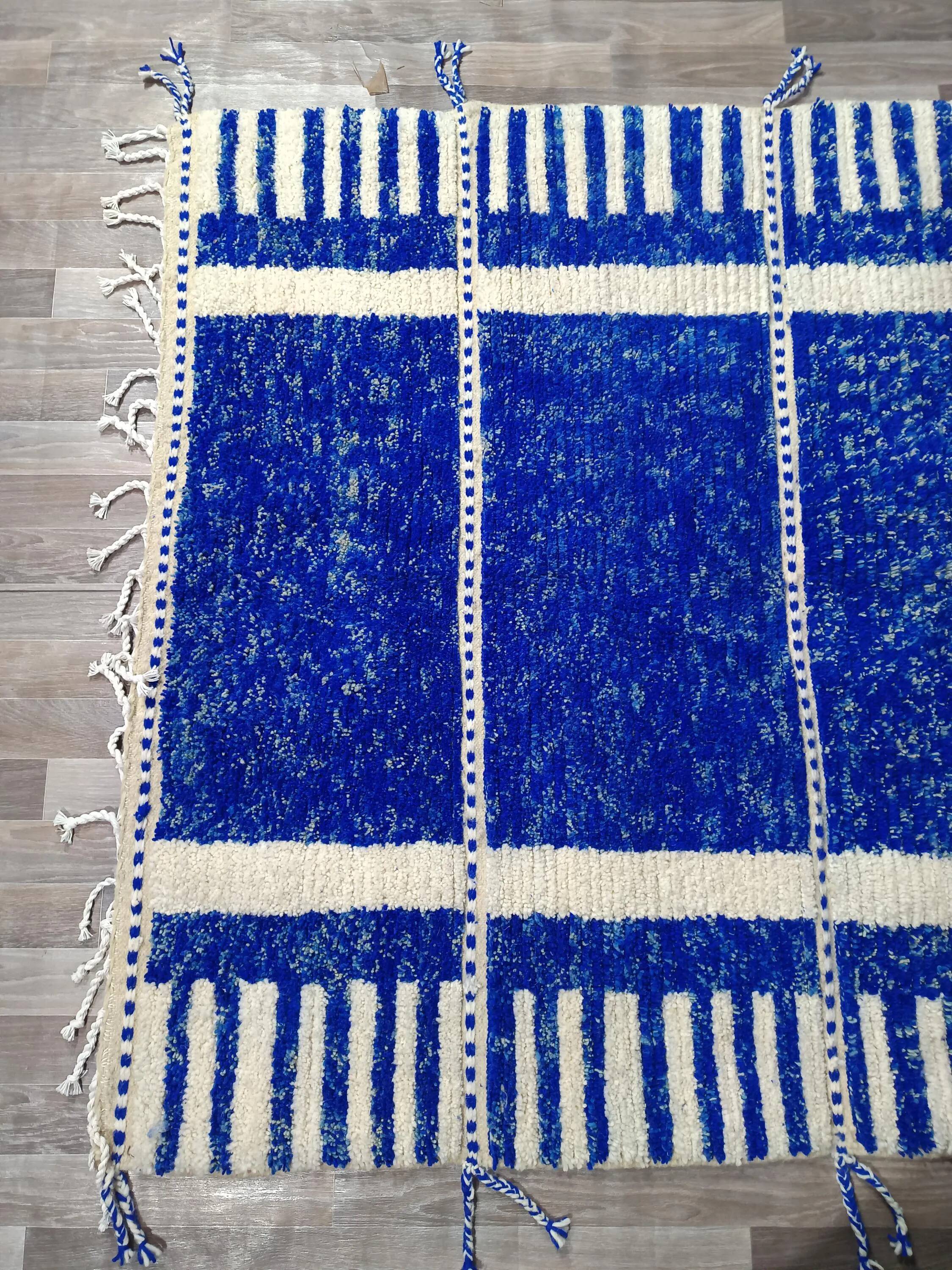 Handmade traditional carpet 250cm x 150cm Moroccan