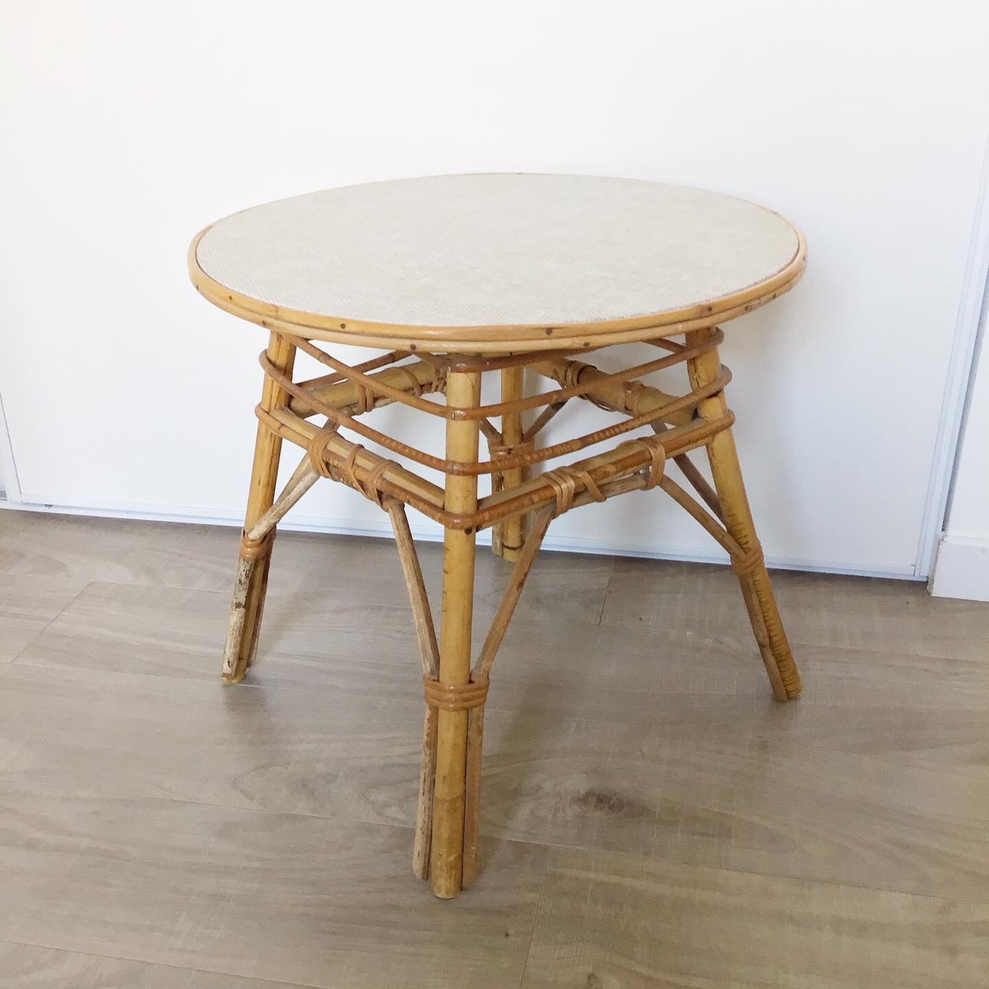 Table basse vintage ronde en rotin