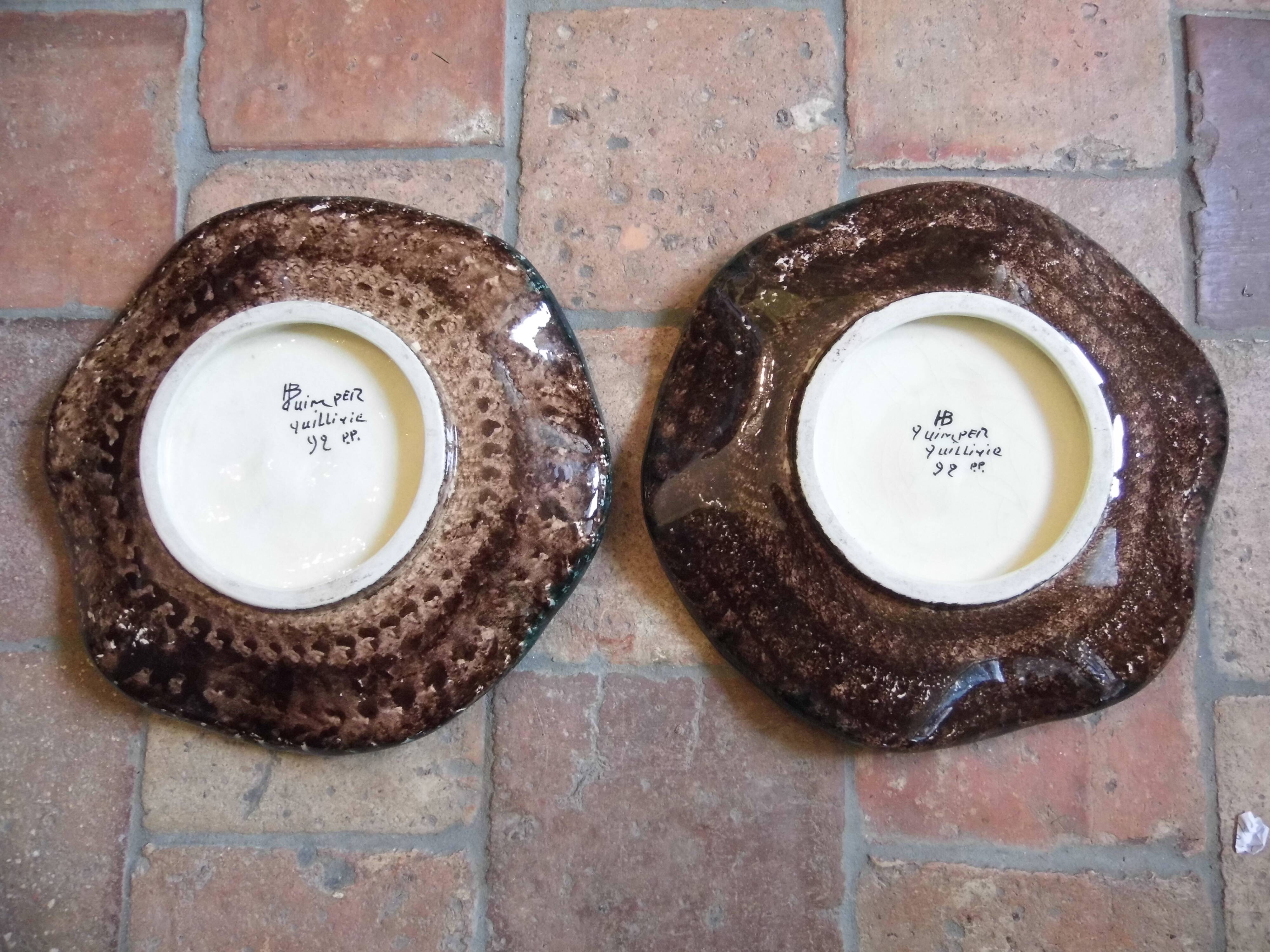 Pair of plates or dishes in Quimper earthenware, HB, René QUILLIVIC