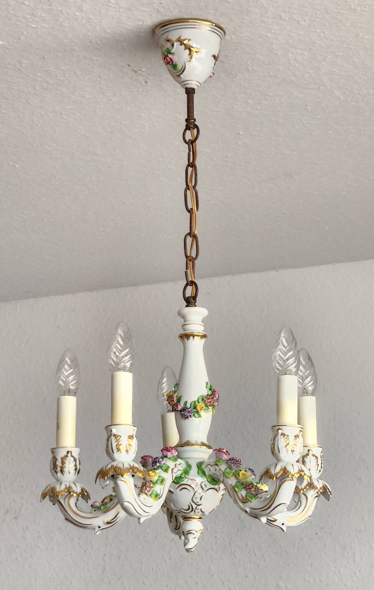 Handgeformt vergoldet vintage Porzellan Kronleuchter Capodimonte 1960er