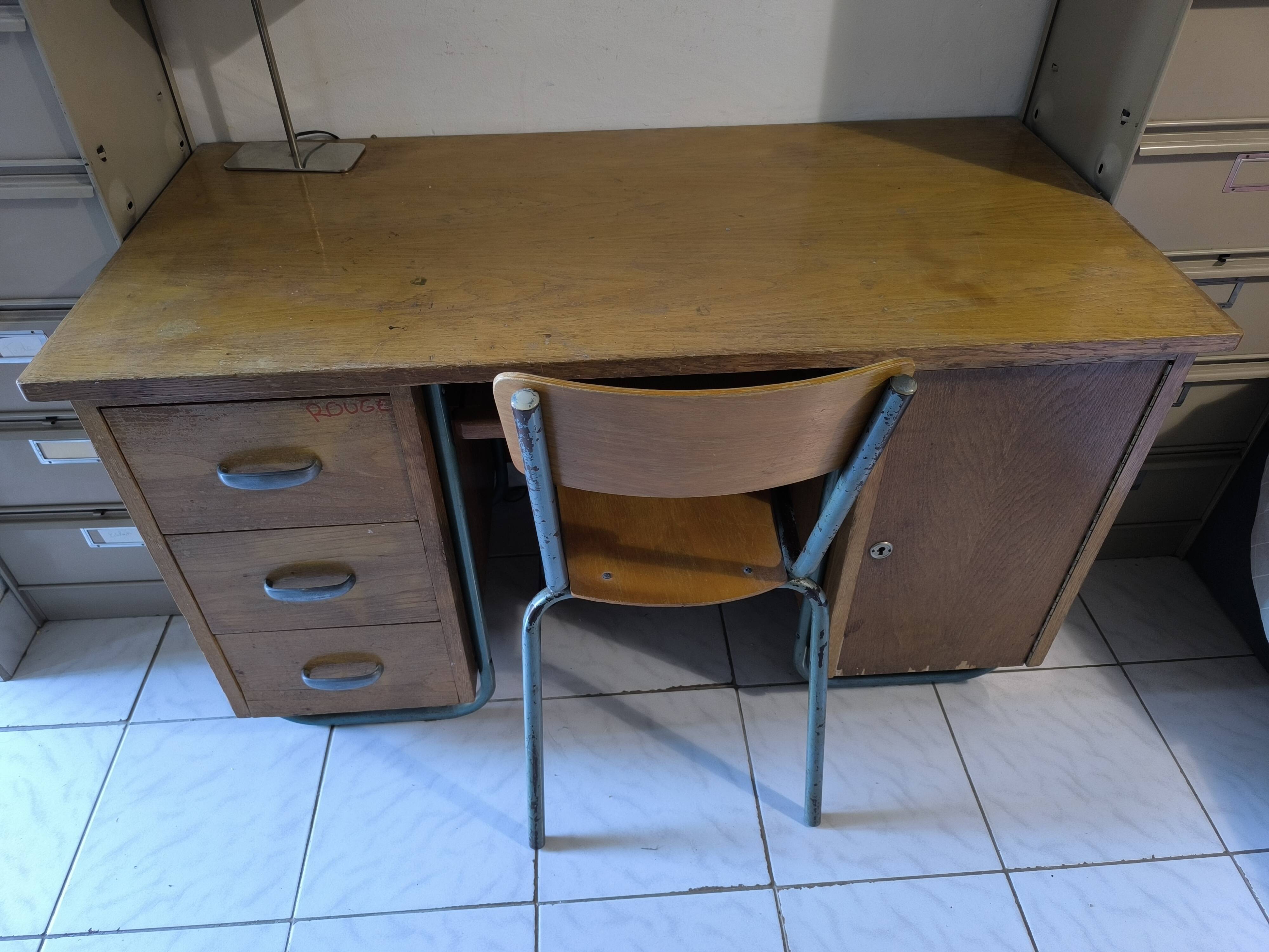 Schoolmaster's desk and its chair
