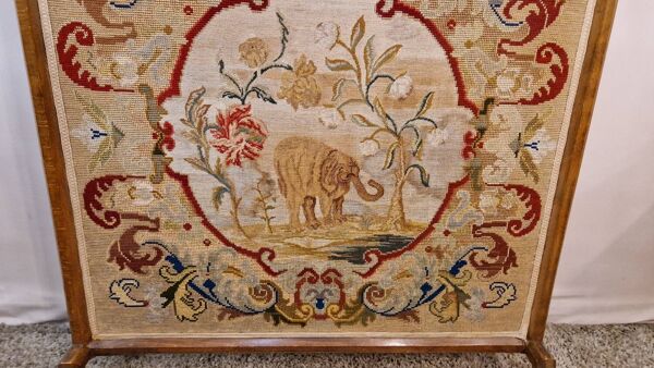 Pare-feu avec tapisserie