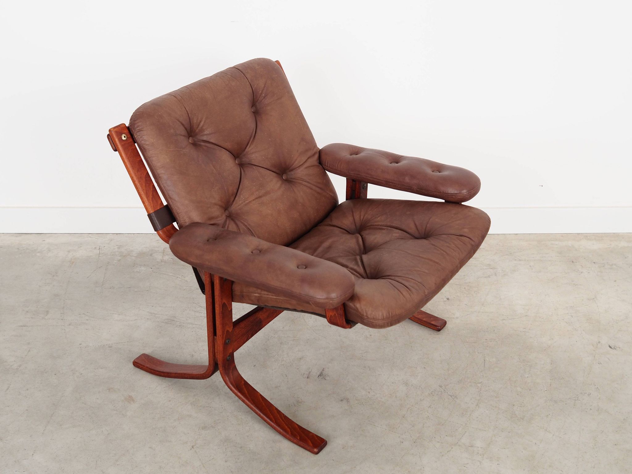 Fauteuil en cuir, design norvégien, années 1970, production : Norvège