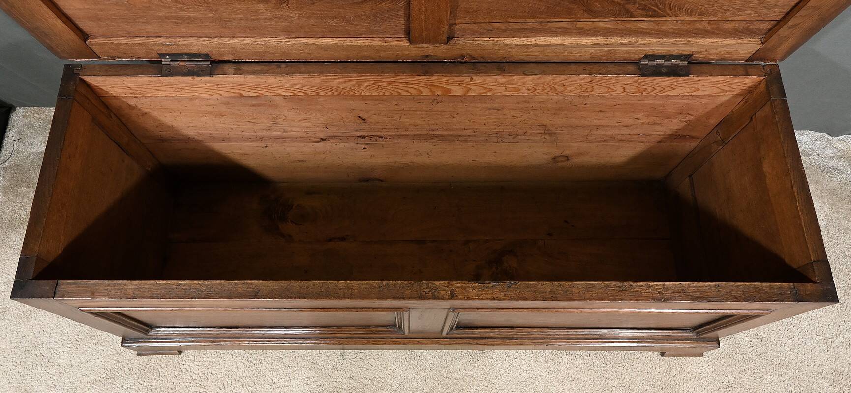 Oak Landing Chest Bench – Early 20th Century