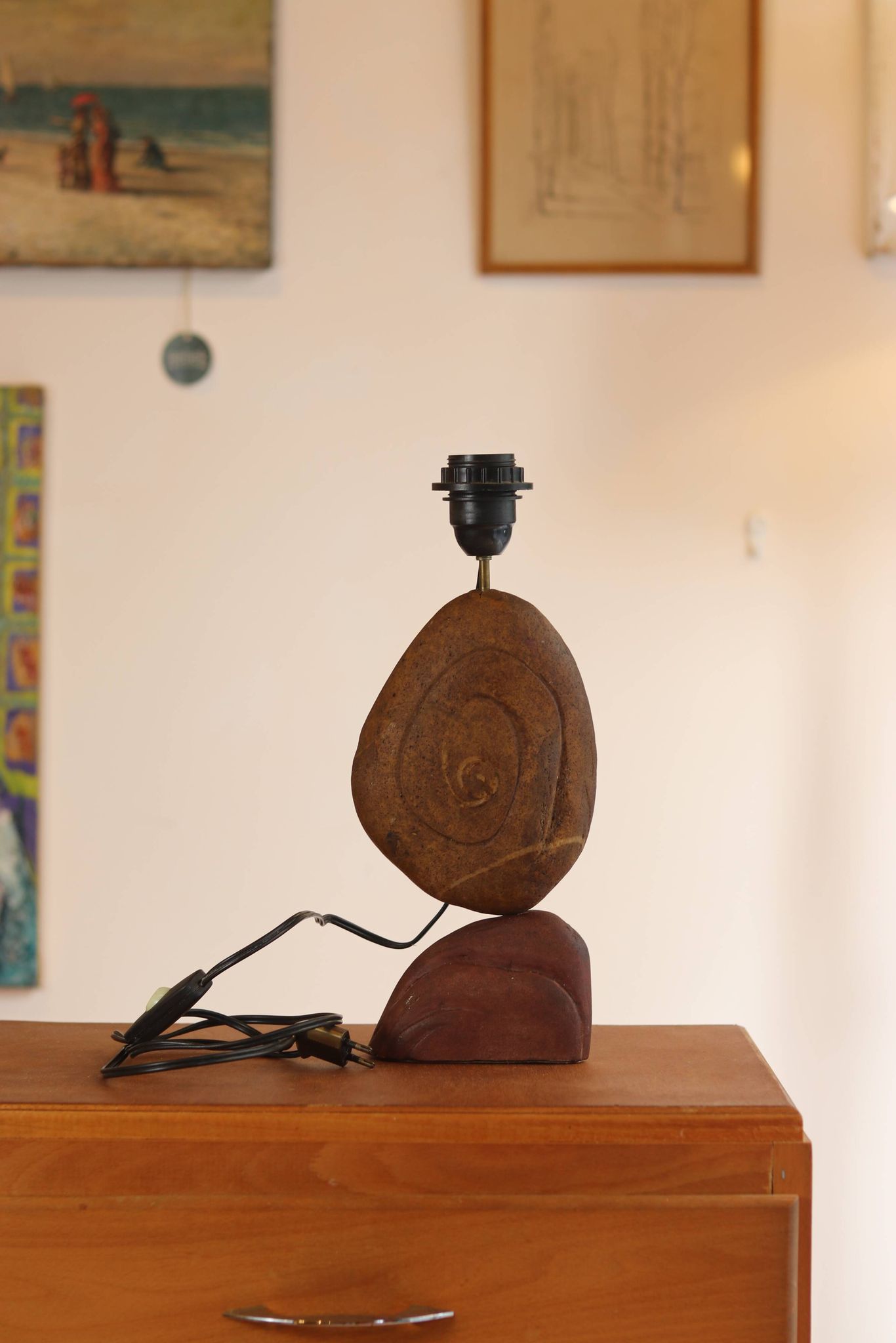 Pied de lampe en pierre sculptée, circa 1970