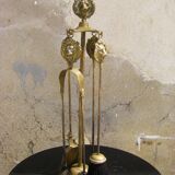 Fireplace servant decoration with lions.