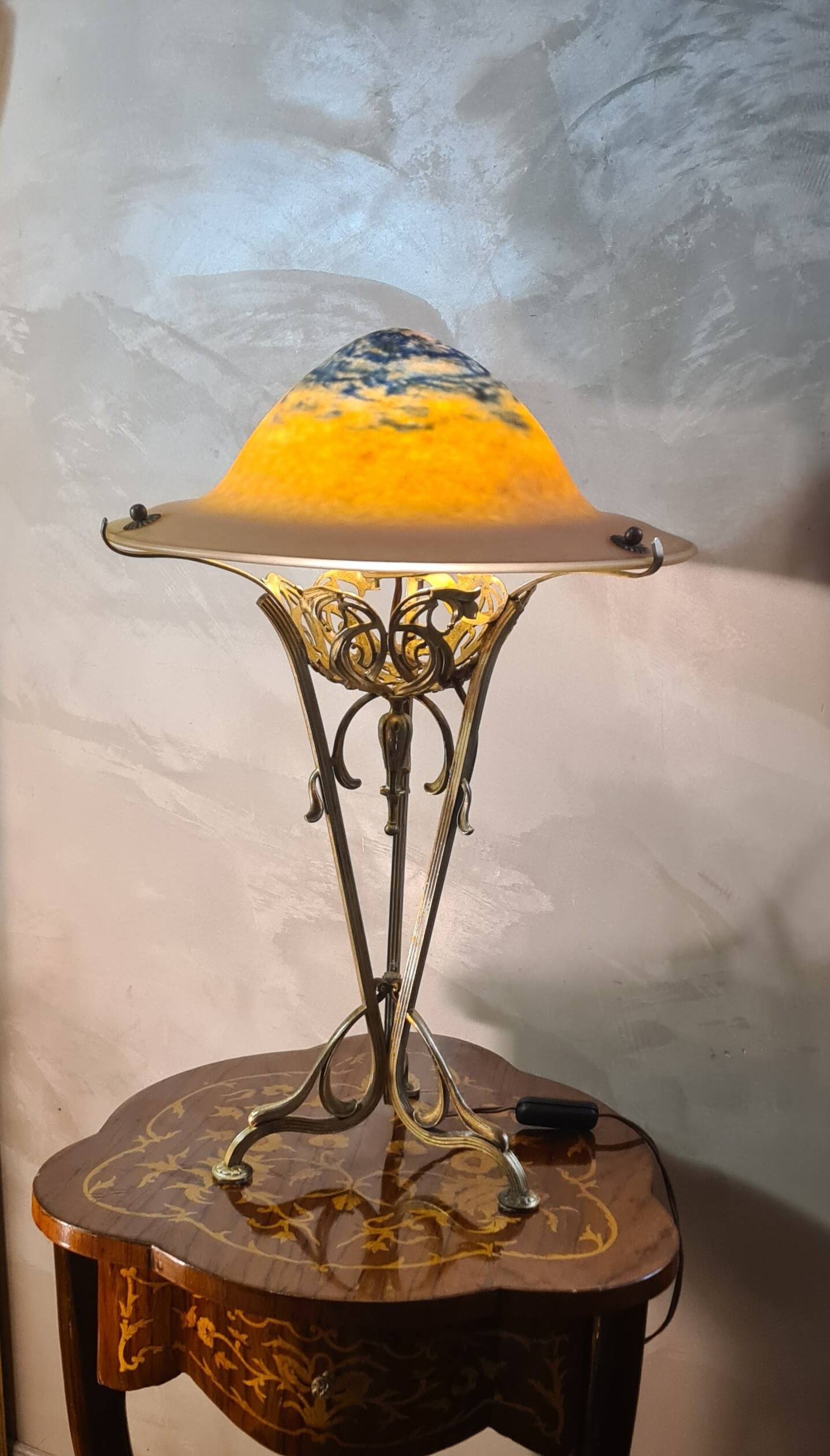 Art Nouveau lamp, chiseled bronze, old Majorel style base, signed glass paste basin 57x38
