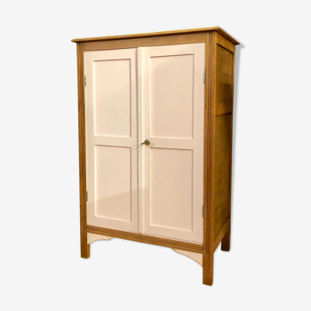 Armoire parisienne restaurée taille enfant