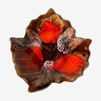 Empty Vallauris pocket in the shape of a leaf, orange and brown iced décor