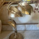 Lampe en métal doré et opaline 70’s