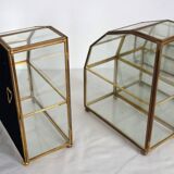 Paire de vitrines laiton doré, verre, miroir années 60