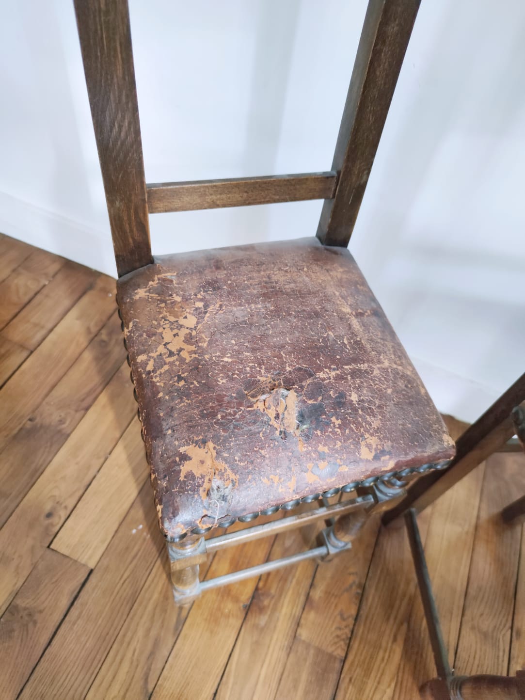 Paire de chaises étroites début XXe