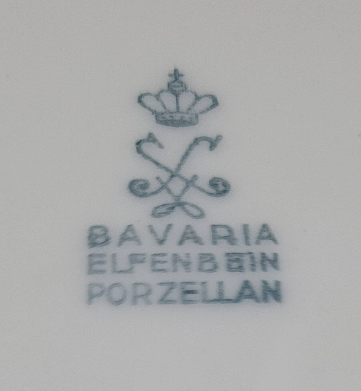 67-piece Bavarian porcelain dinnerware set