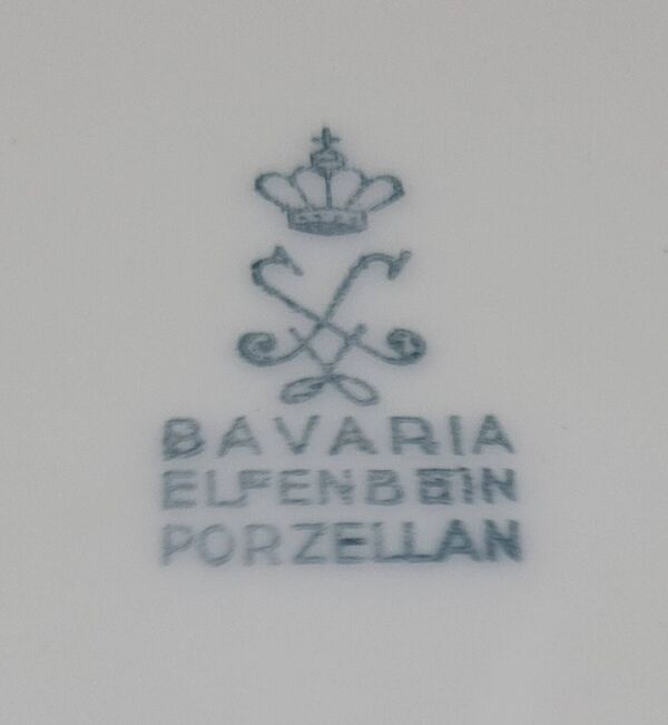 Service de vaisselle en porcelaine de Bavière 67 pièces