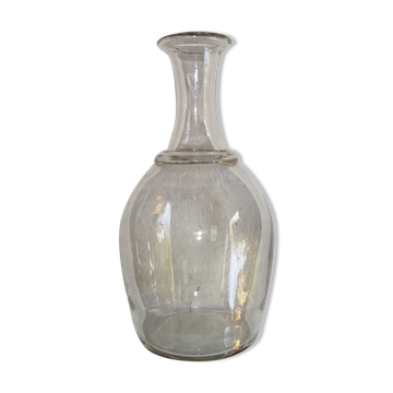 Carafe ancienne en verre à collerette