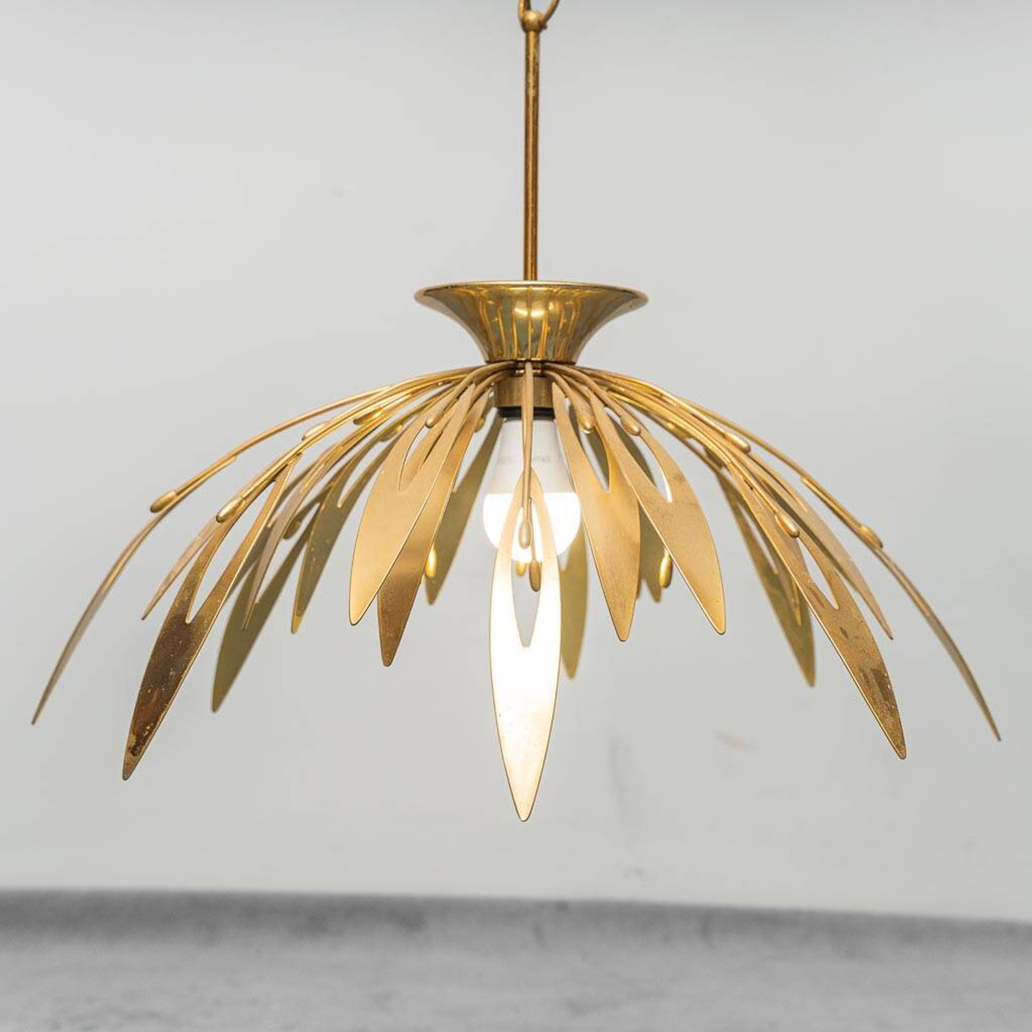 Lampadario en laiton en forme de fleur des années 70 vintage modernariato