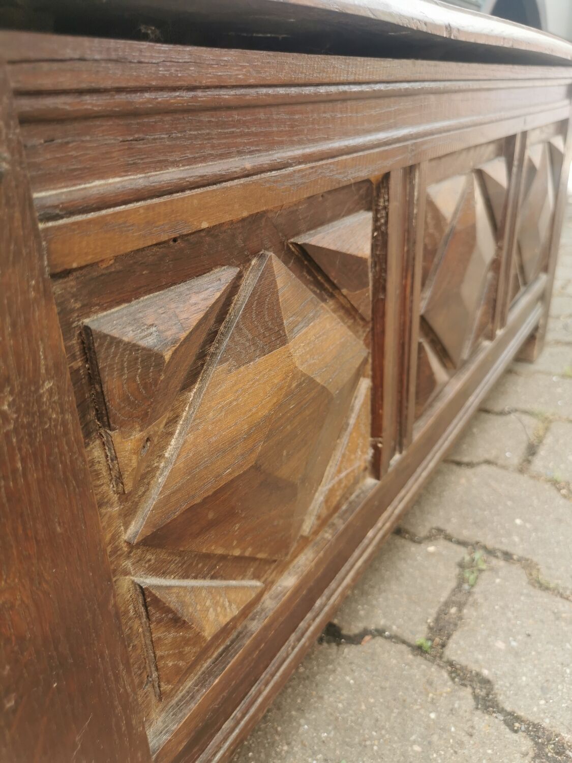 Breton wooden chest diamond