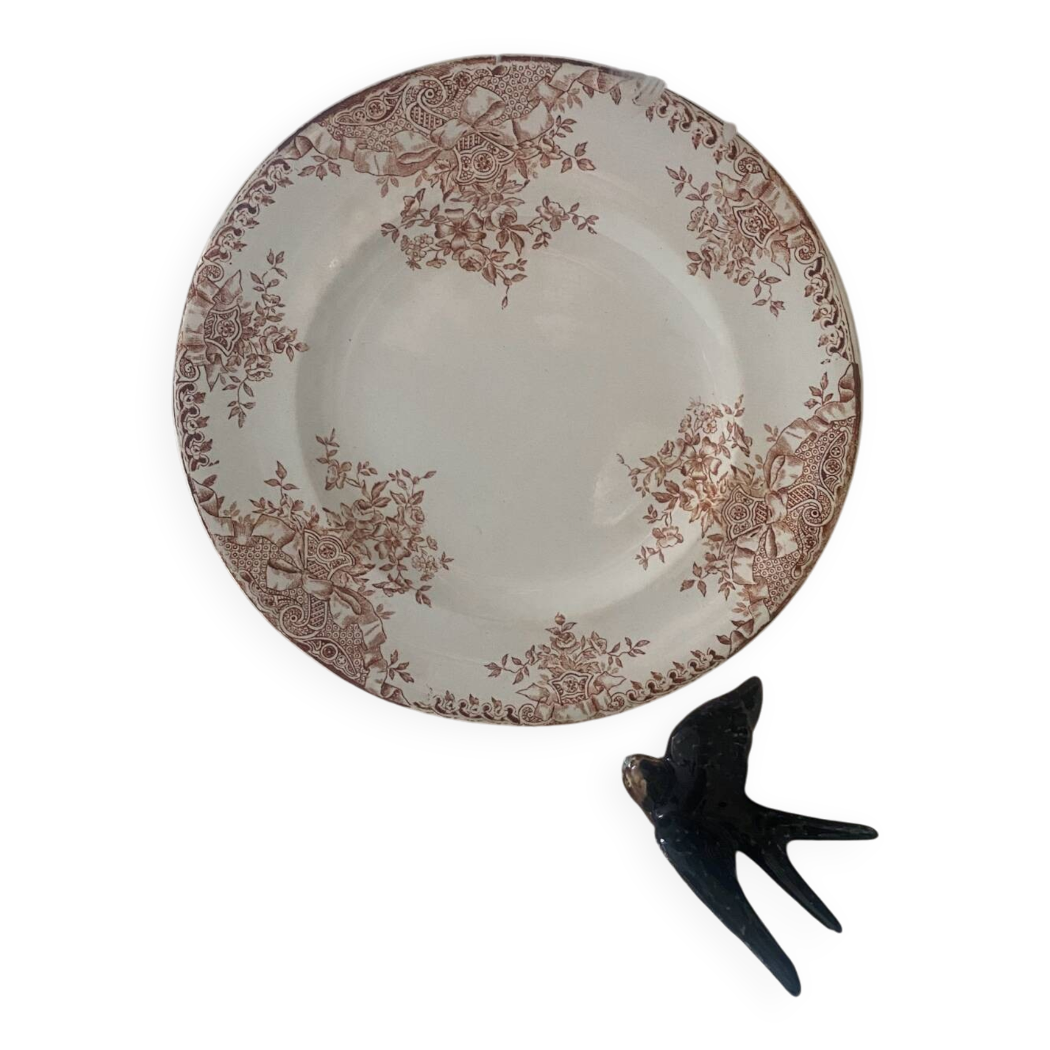 Assiette plate en terre de fer Longwy modèle Marly