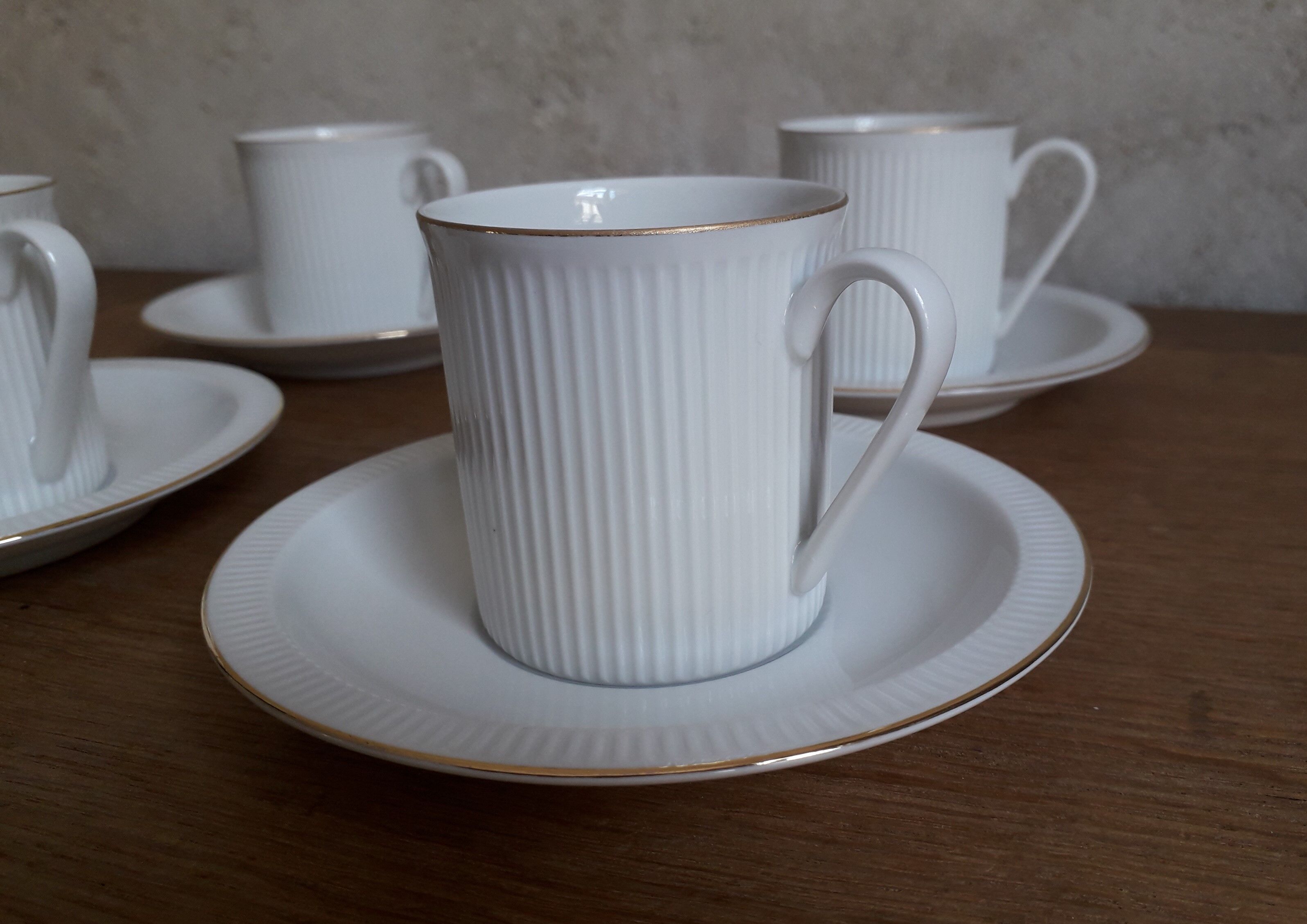 Set of 4 cups and sub-cups arzberg germany form 2075 athena