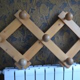 wooden wall-mounted coat rack with 7 hooks