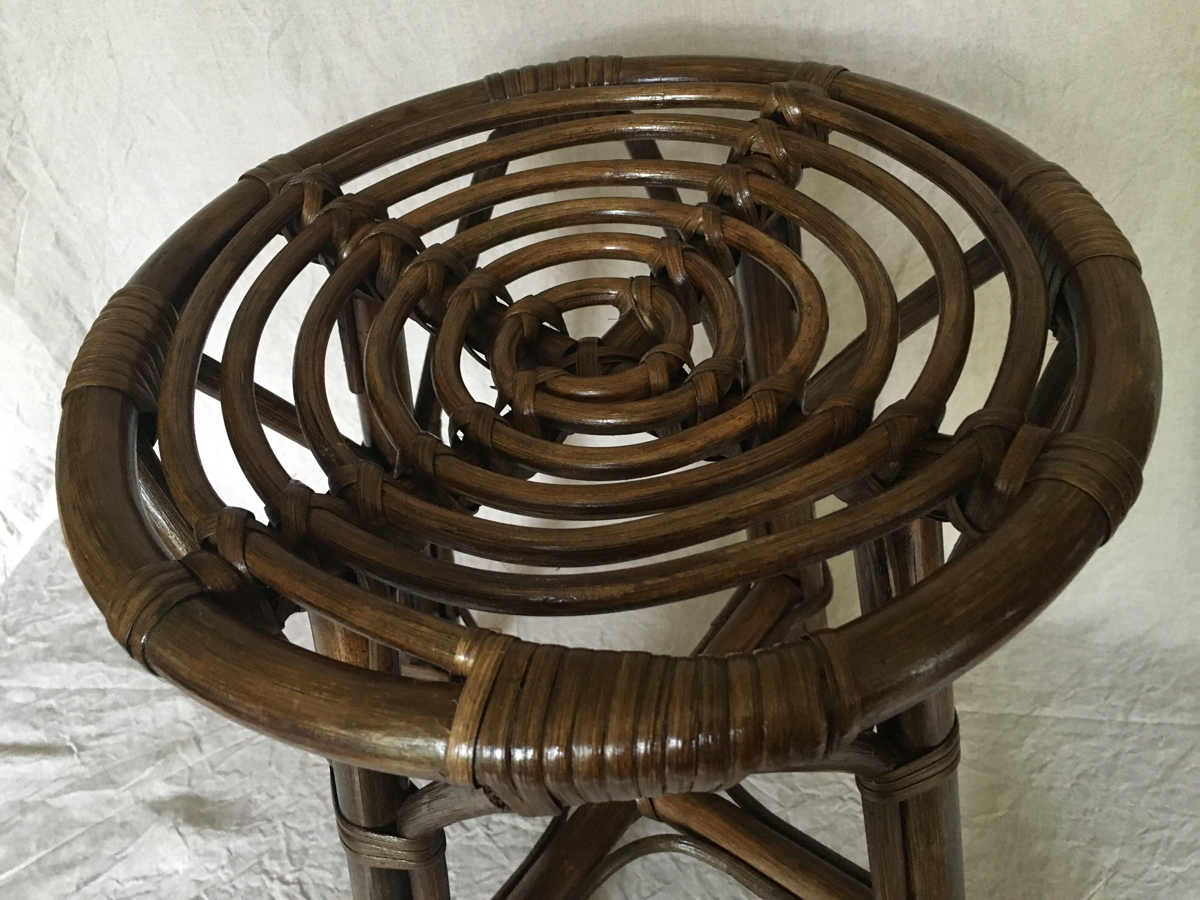 Vintage brown rattan tabout