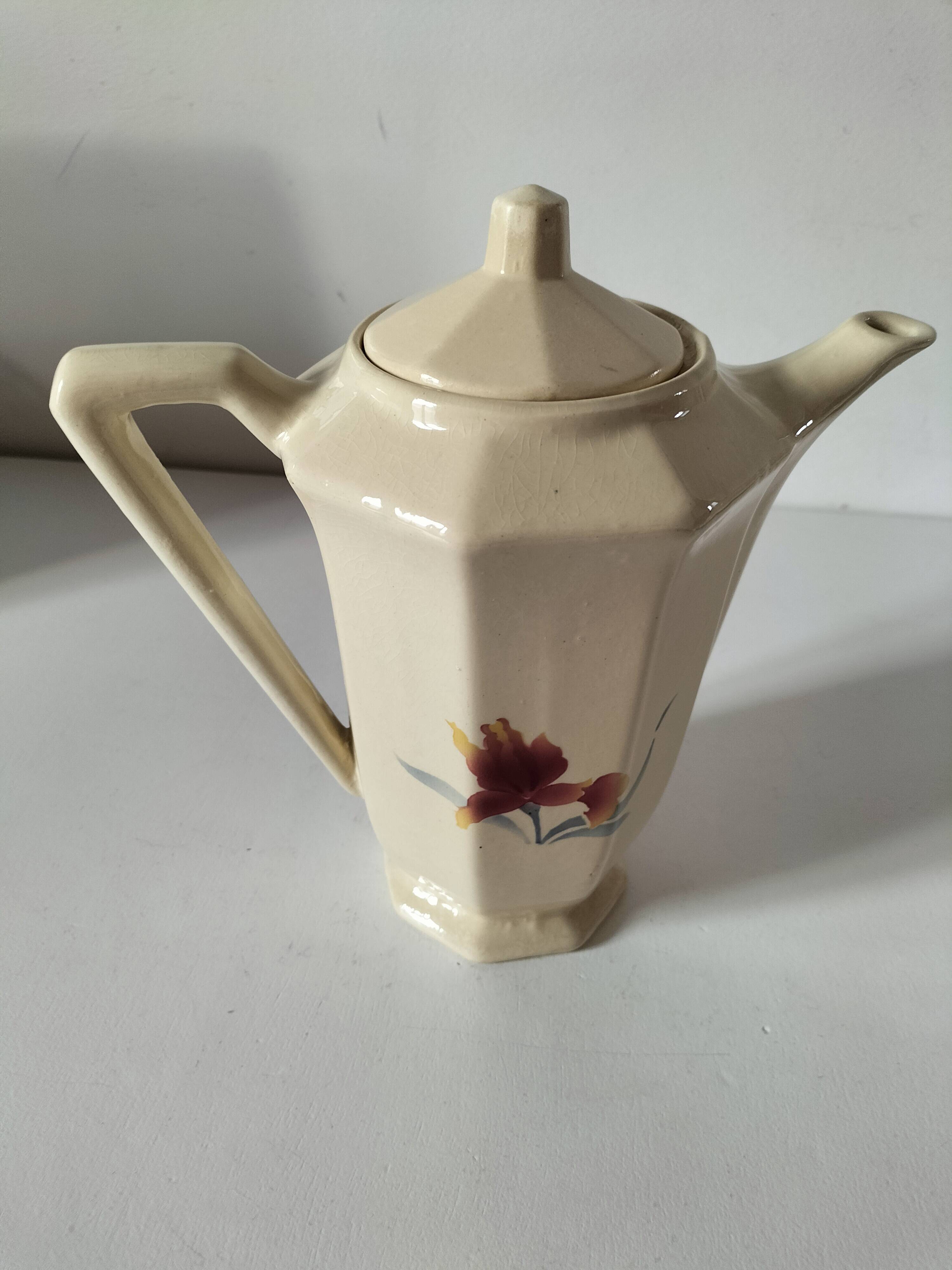 Jug Digoin Sarreguemines model 9225 – stylised floral decoration