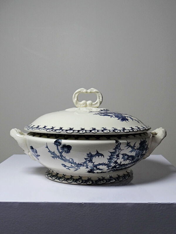 Soupière ancienne 1890-1910 porcelaine opaque terre de fer Gien modèle Chardons