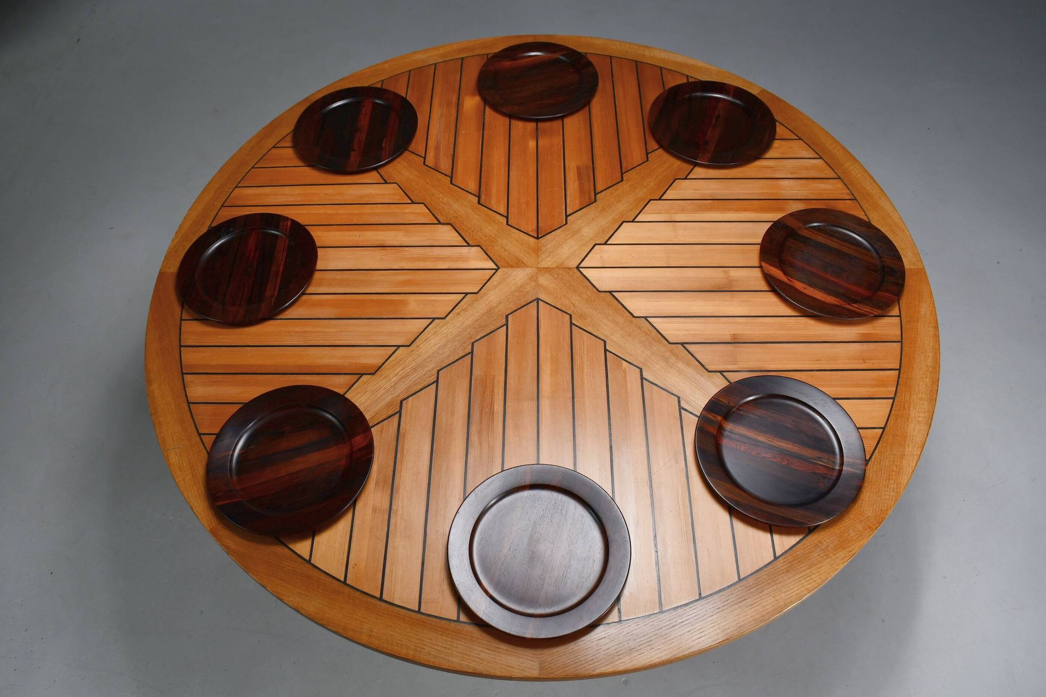 Table à manger ronde par Olle Pira. Années 1970, Suède.