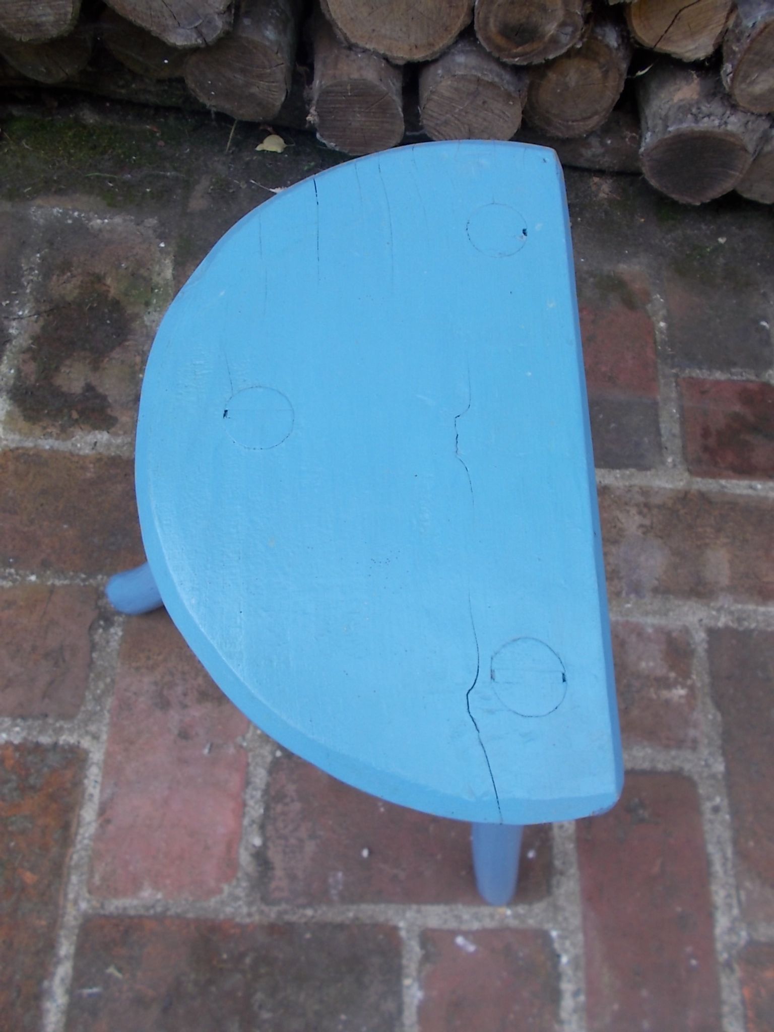 Tabouret tripode bleu