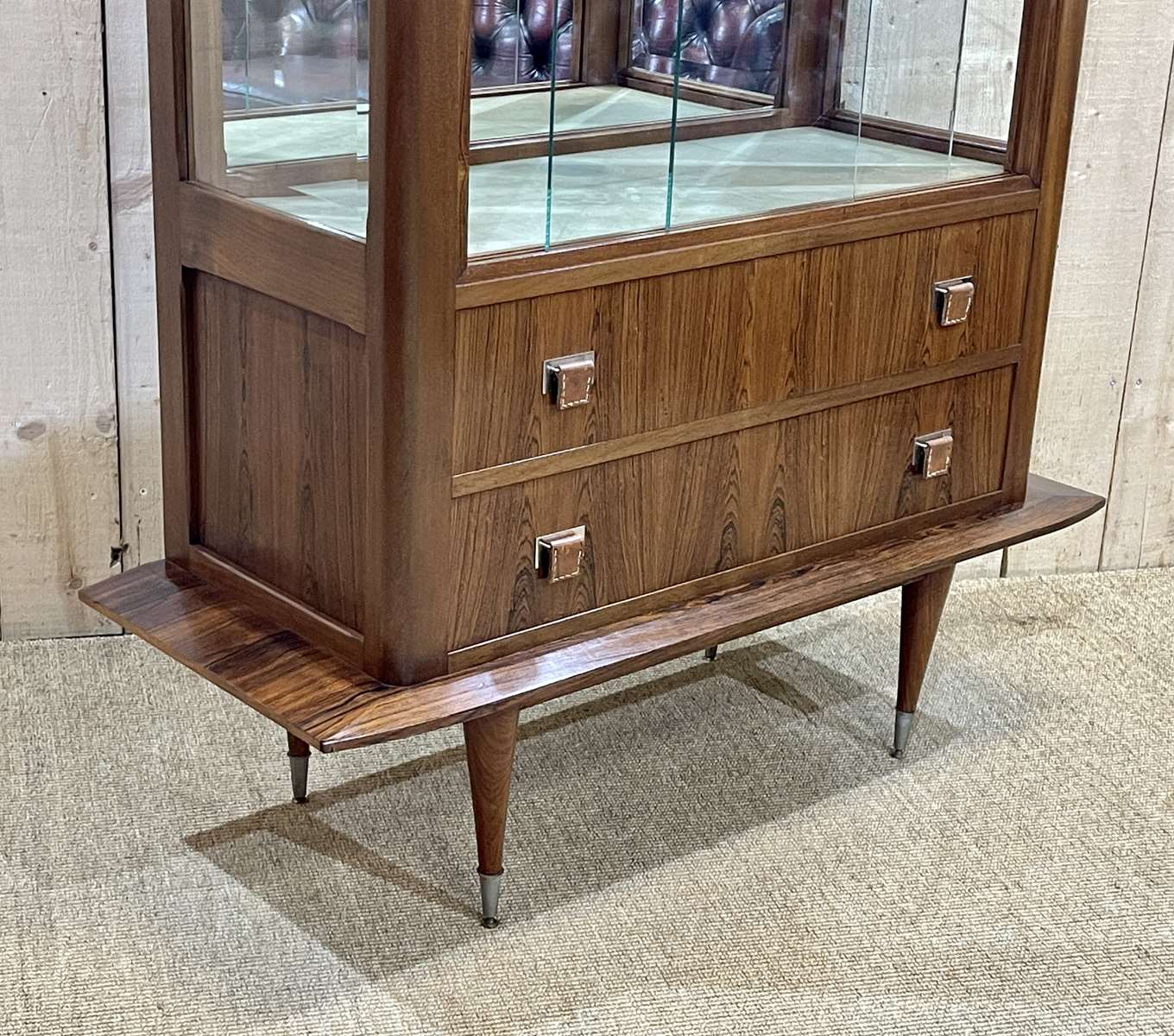 60s showcase in rosewood, mahogany and leather handles