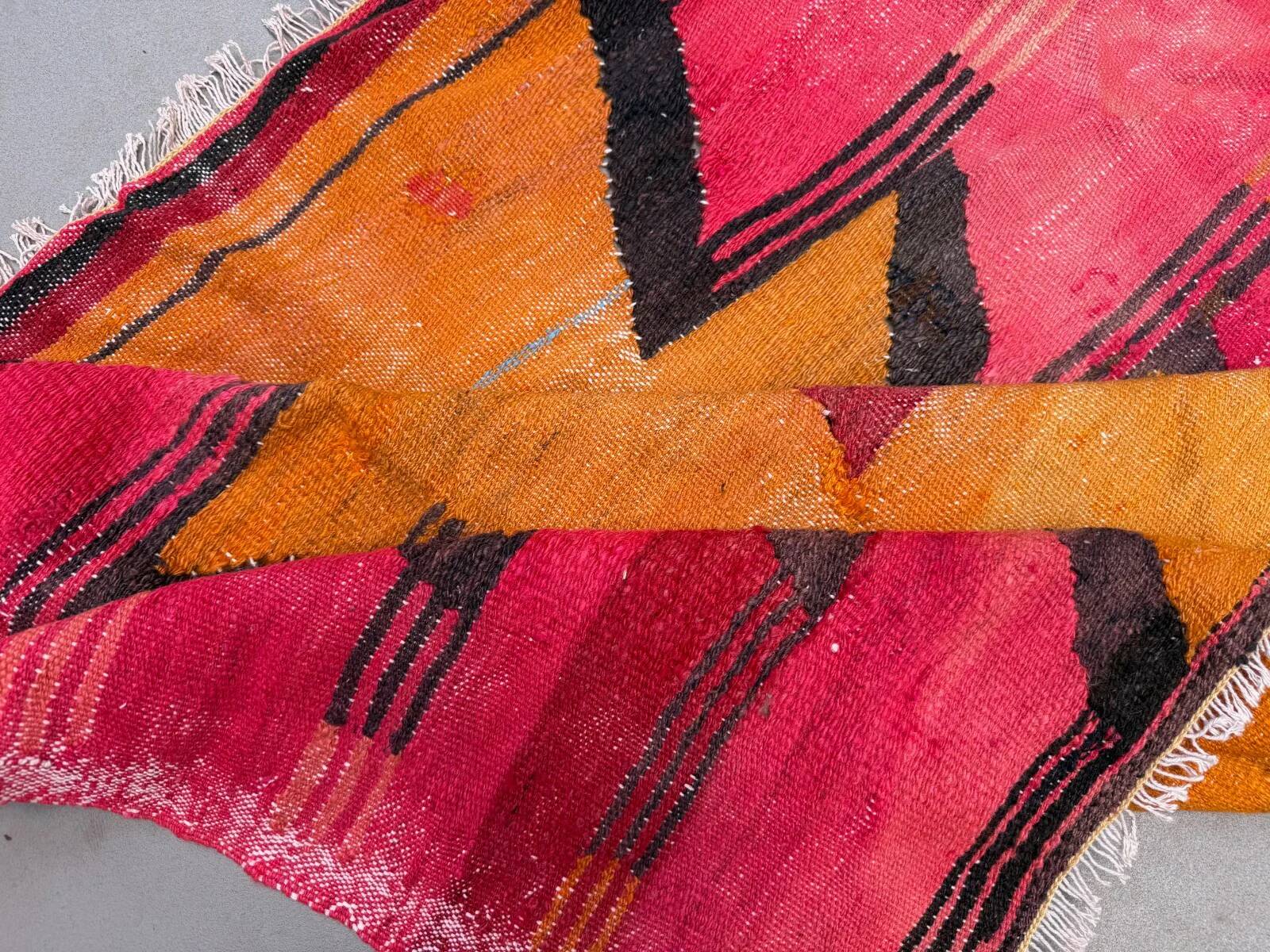 Medium vintage Turkish kilim rug 100x120 cm wool kelim, square 2550