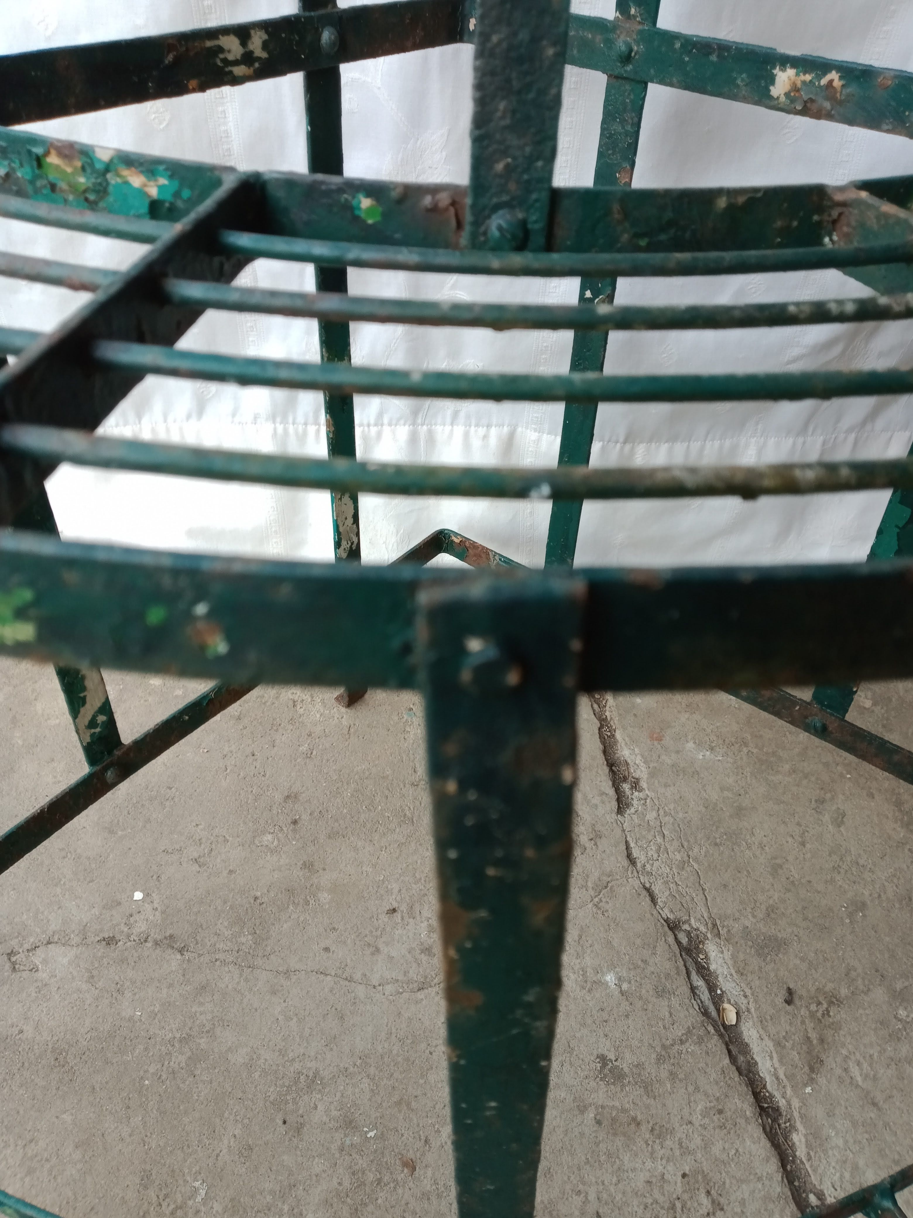 riveted metal corner pot holder