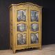 Petite armoire piémontaise laquée, dorée et peinte du 20e siècle.