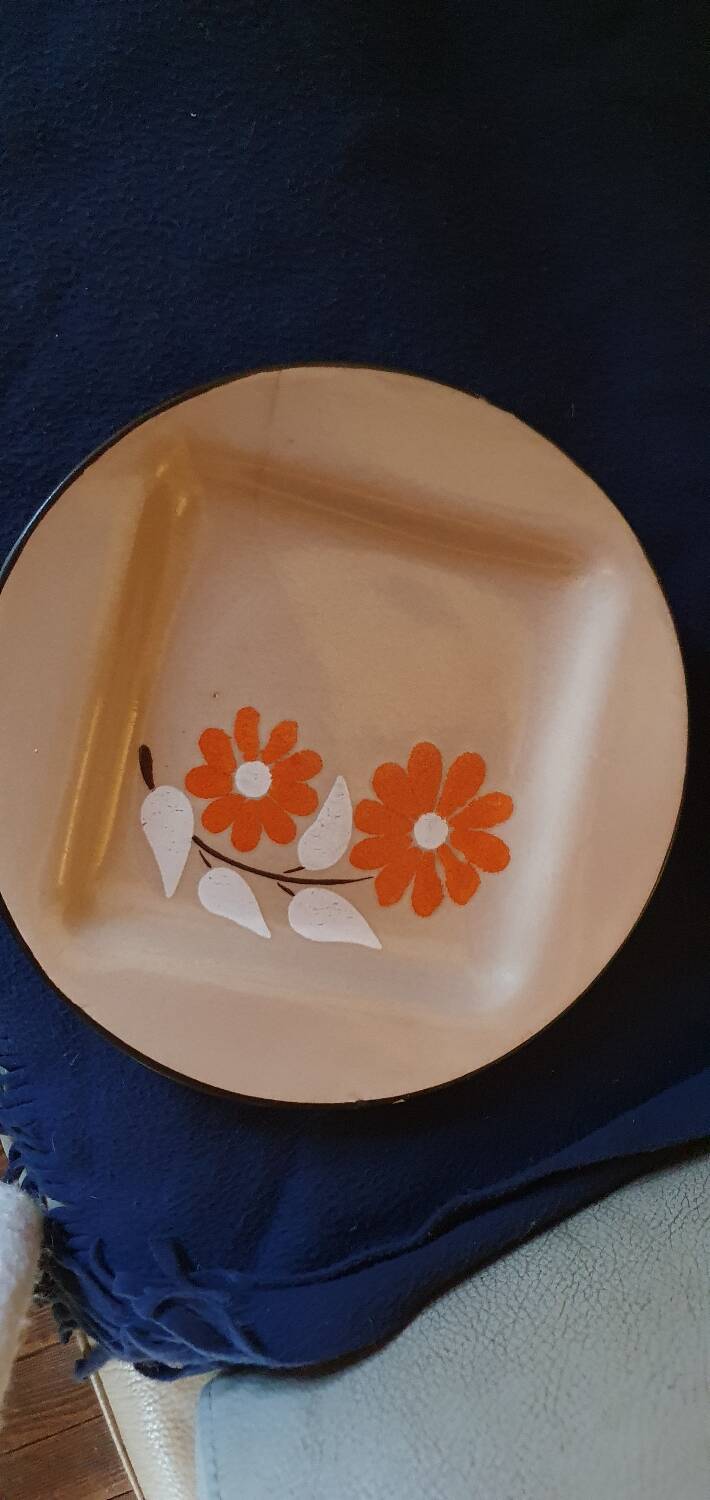 Saint Clément vintage dinner and soup plates