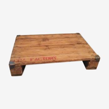 Pallet coffee table with castors
