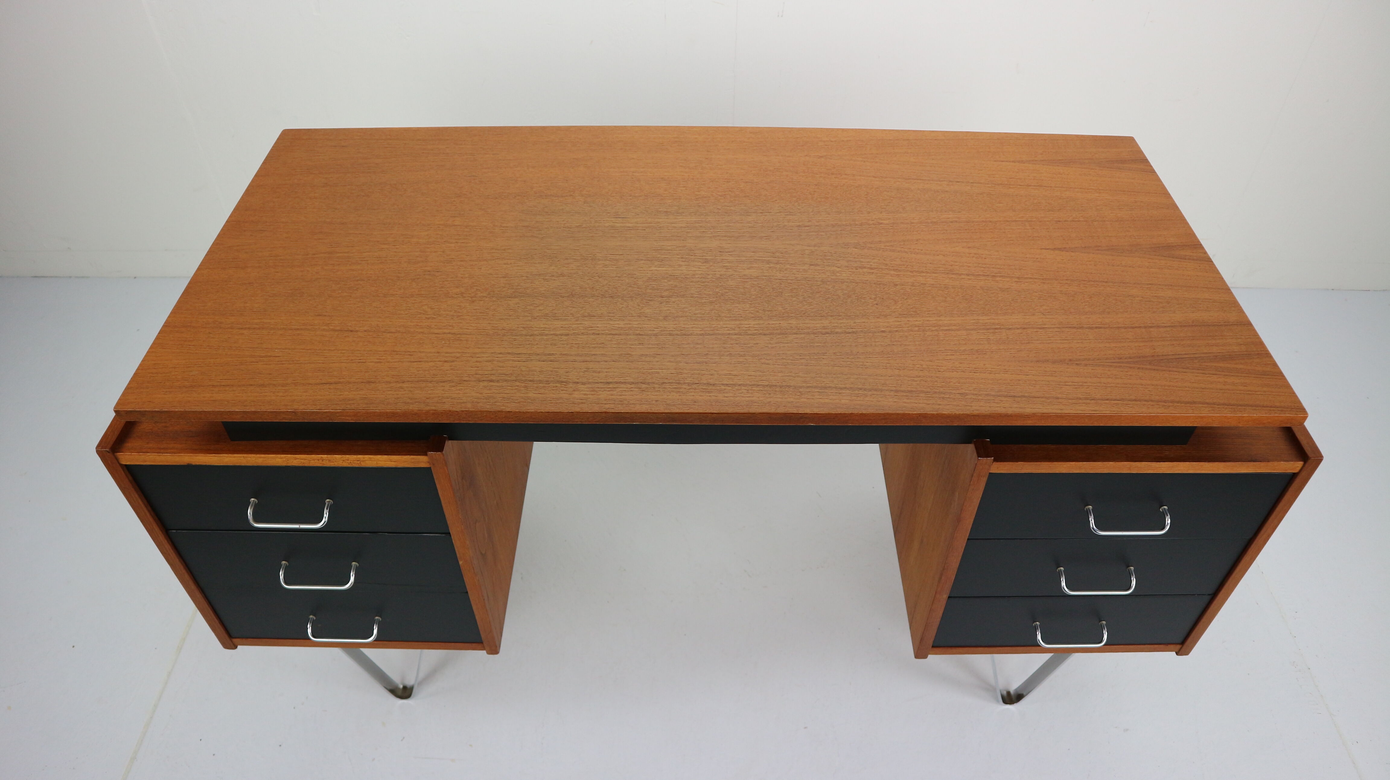 Cees Braakman teak desk with triangle legs for Pastoe
