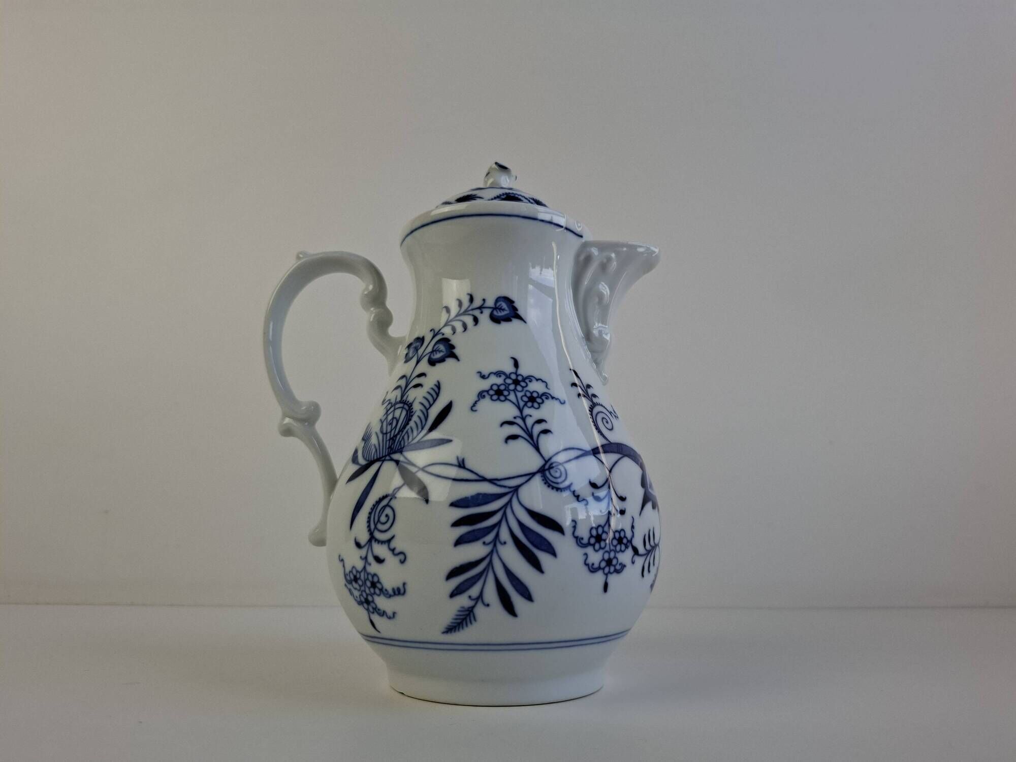 Vintage Dubí Czech Porcelain Blue Onion Cibulák Teapot, c. 1970