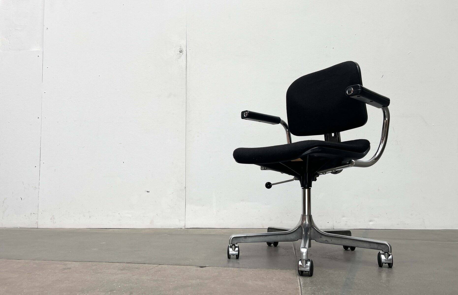 Vintage swivel office chair German model Eurochair 5600 by Fritz Makiol for Girsberger, 1970s.
