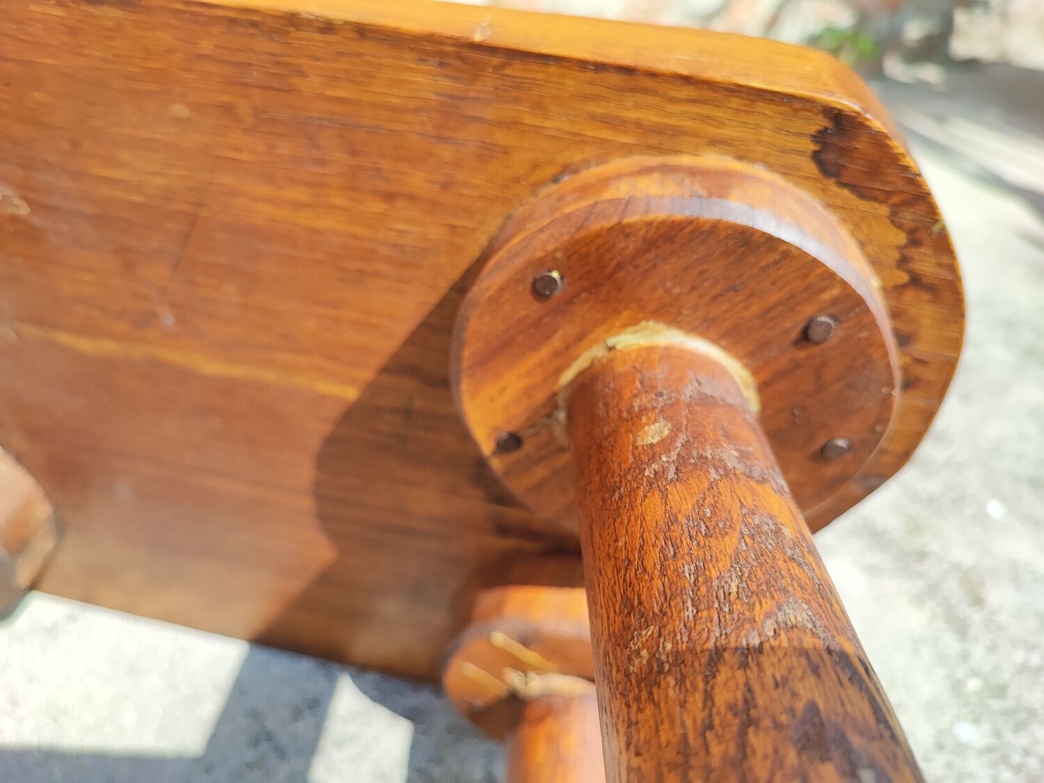 Tabouret rustique en bois massif
