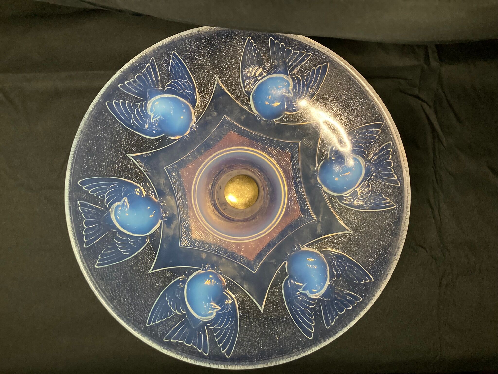 Art Deco bird bowl in opalescent glass, signed circa 1930