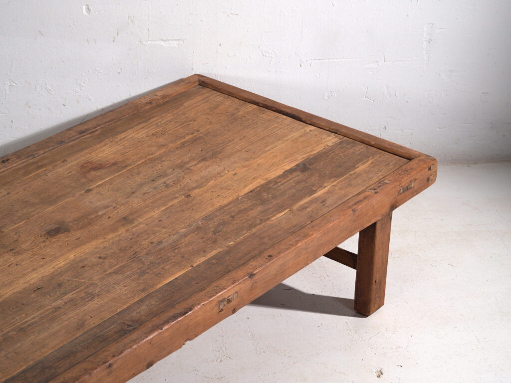 Kang table, antique pine wood – China, circa 1930