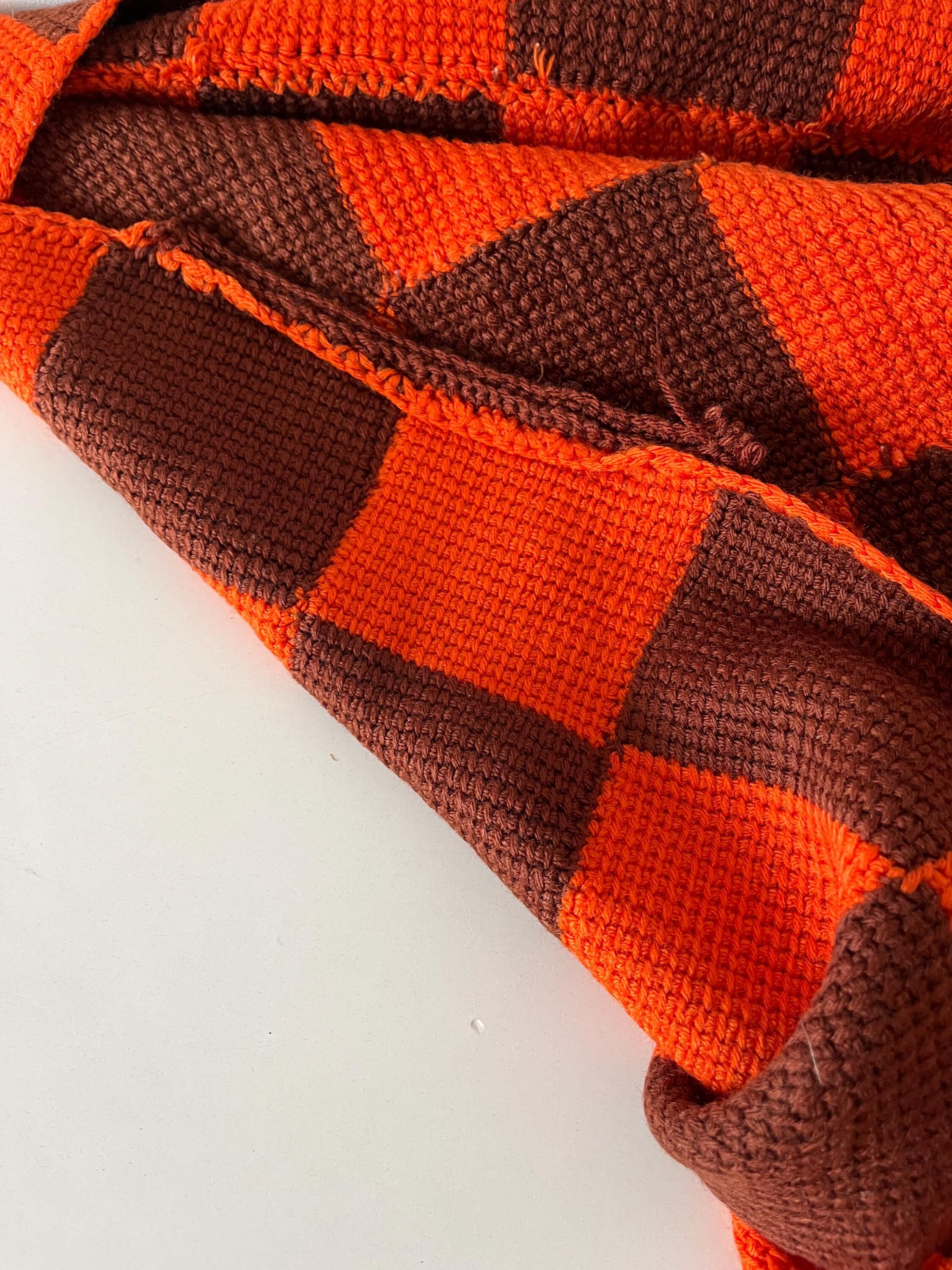 Vintage hand-knitted wool vichy blanket 110x88.